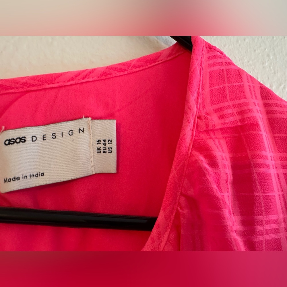 ASOS DESIGN pleated cut out midi dress in hyper pink - Picture 5 of 8